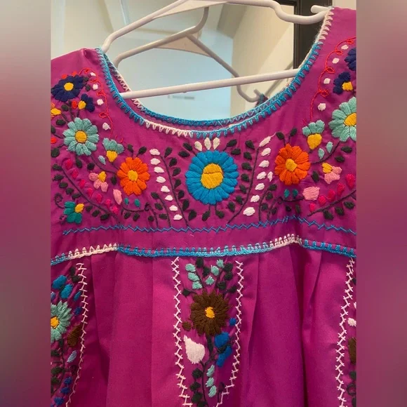 Embroidered Purple dress
Size small - Picture 2 of 4